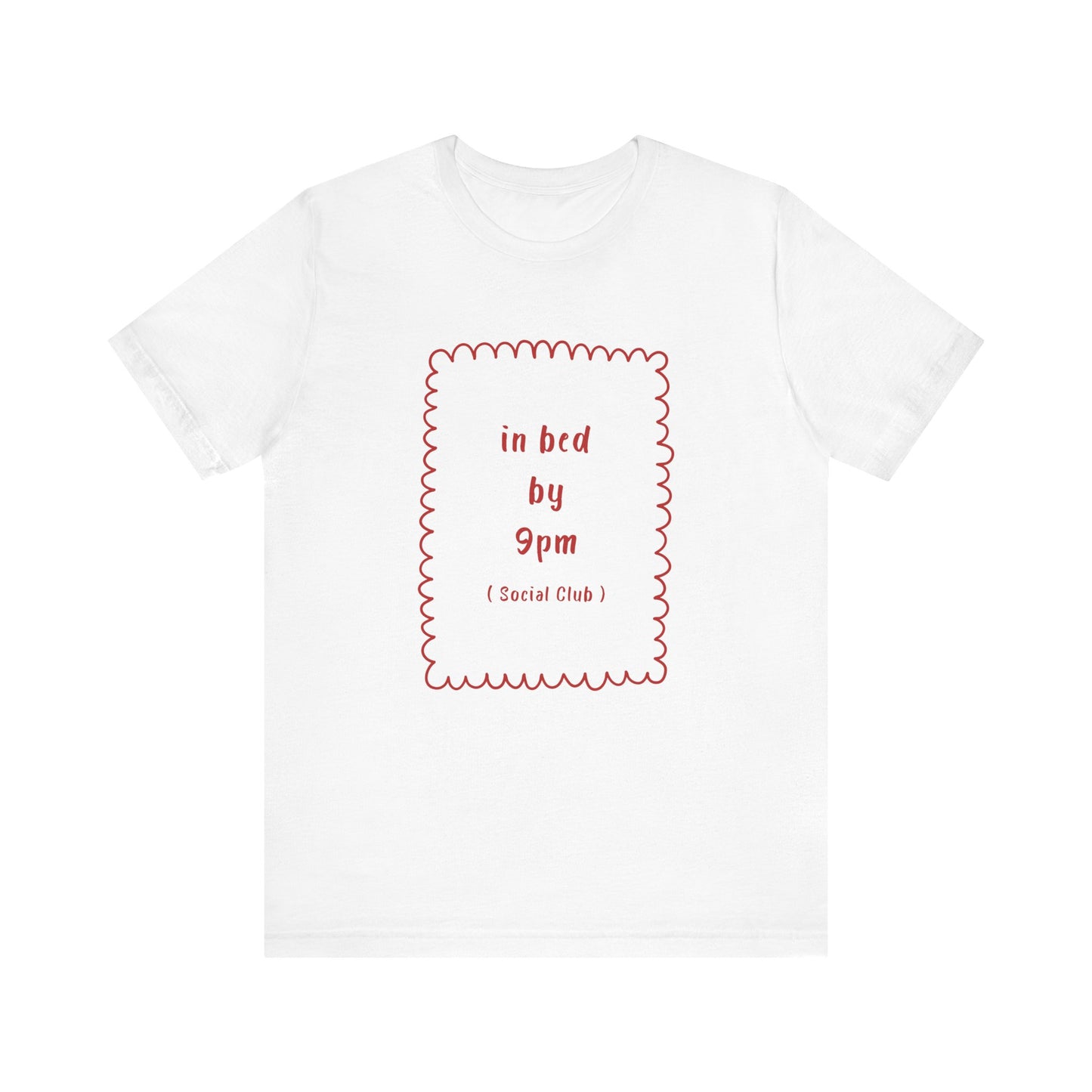 Im Bett um 21 Uhr Social Club (Karmesinrot) | Weißes T-Shirt mit Grafik | Bio-Unisex-T-Shirt